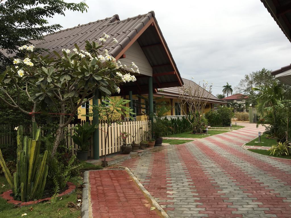 Baan Penny Hotel Пра Након Си Аютая Екстериор снимка