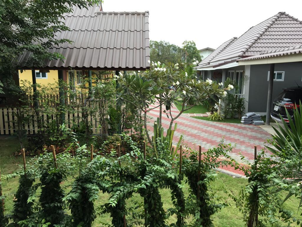 Baan Penny Hotel Пра Након Си Аютая Екстериор снимка