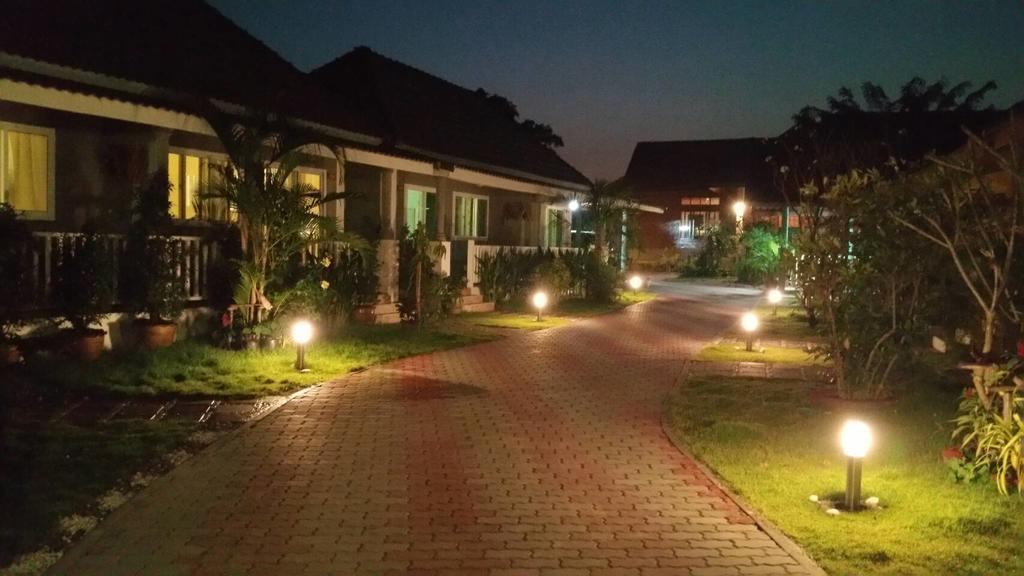 Baan Penny Hotel Пра Након Си Аютая Екстериор снимка