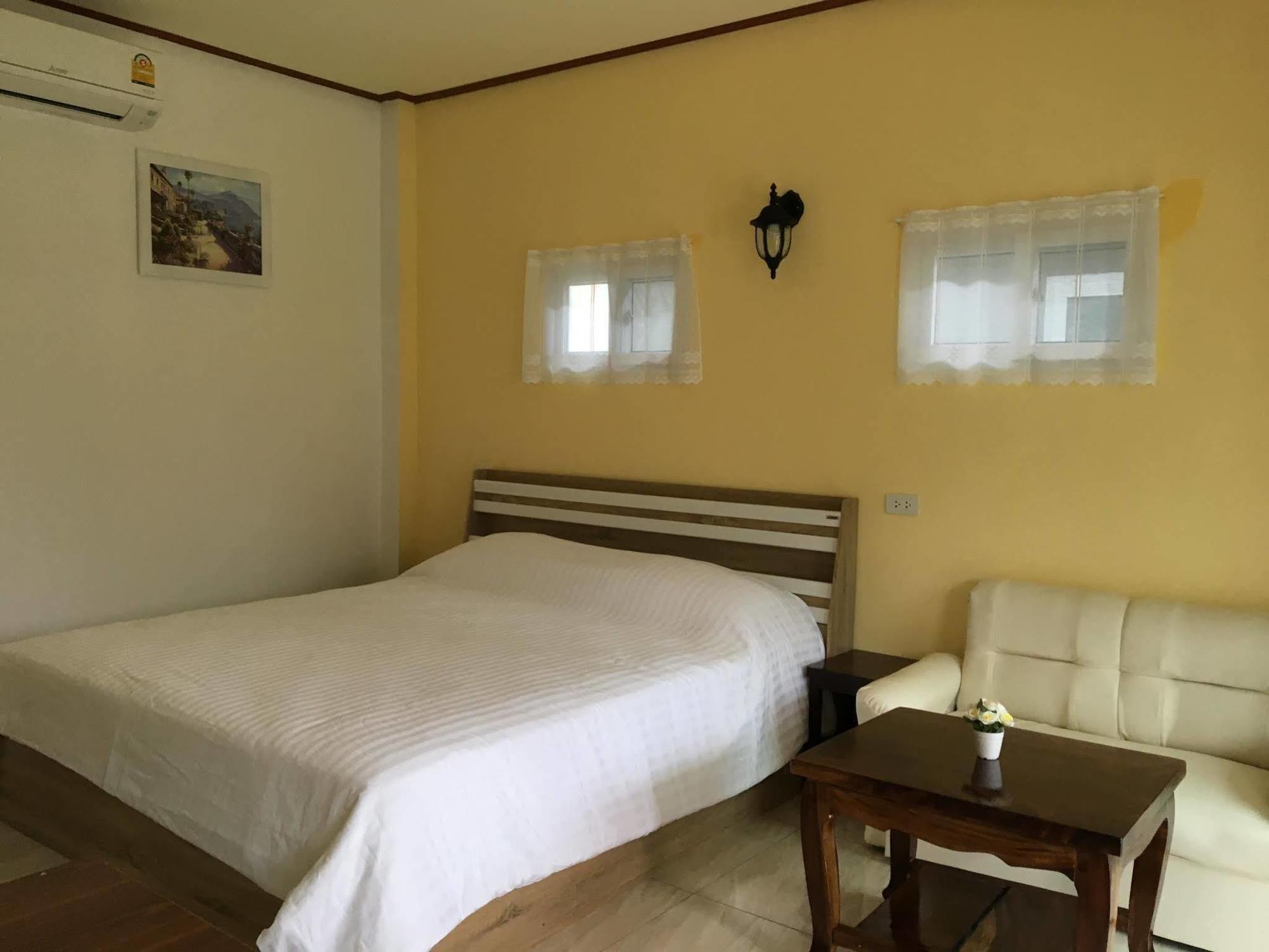 Baan Penny Hotel Пра Након Си Аютая Екстериор снимка